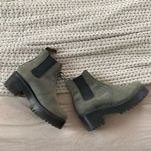 DOC MARTENS worn twice. In great condition.